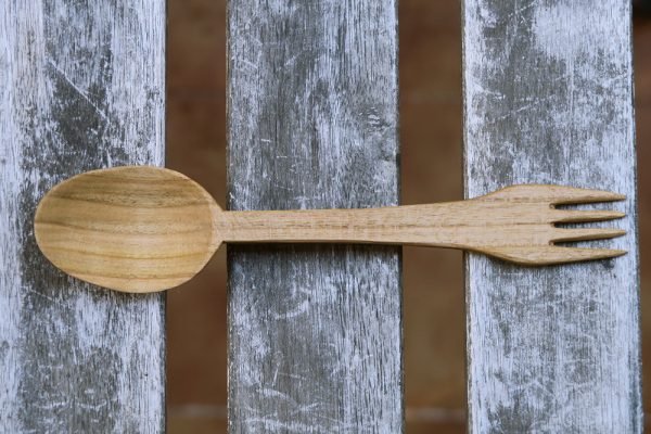 Cuchara y tenedor de madera