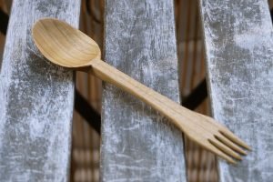 Cuchara y tenedor de madera